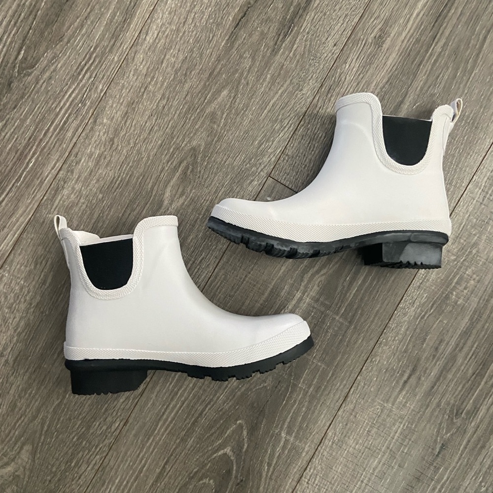 White Hey Girl rain boots
